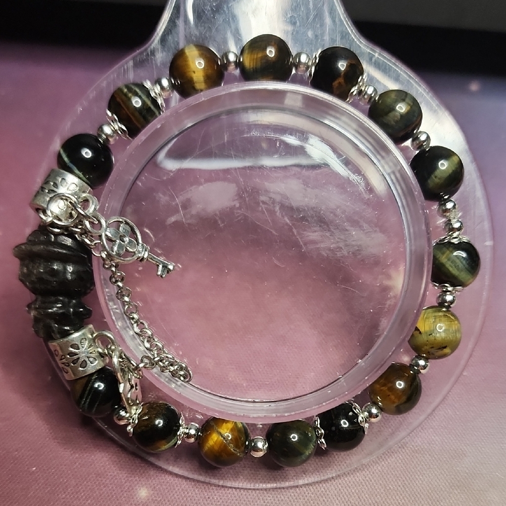 Elegant Beaded Bracelet with Silver Accents